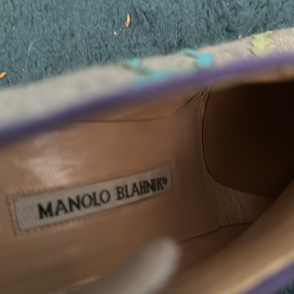 Manolo Blanlik grey fabric covered heels - Picture 5 of 8